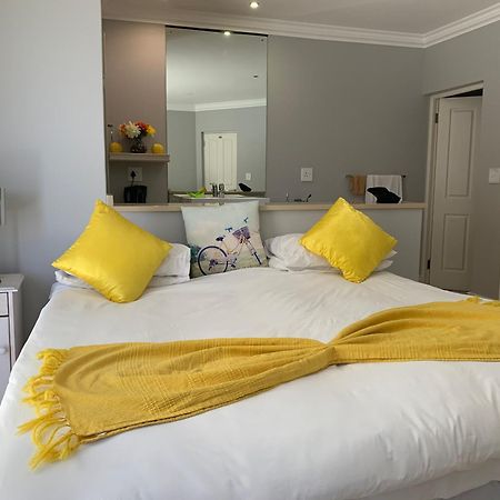Oceansnest Guest House Bloubergstrand Exterior photo