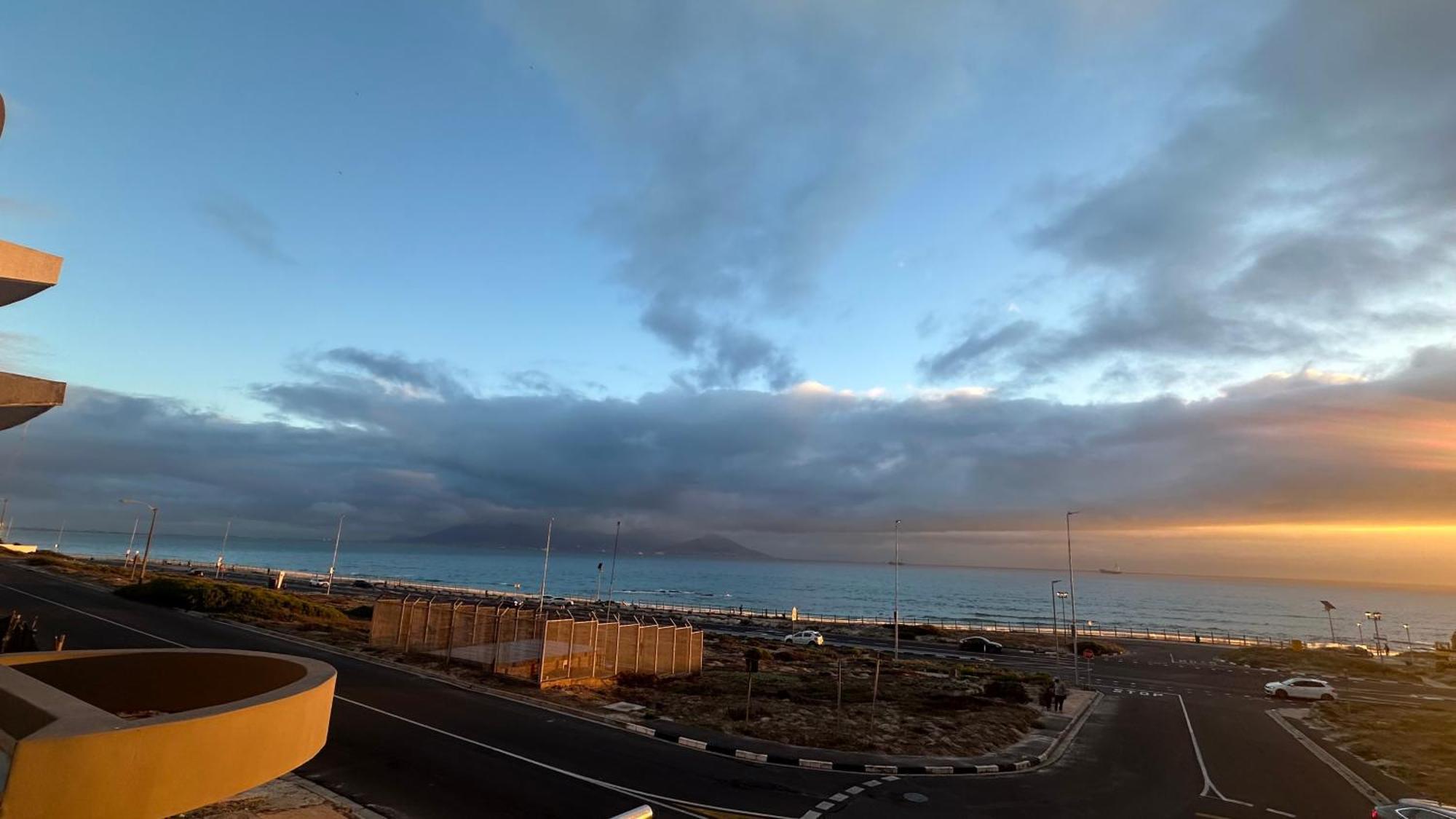 Oceansnest Guest House Bloubergstrand Exterior photo