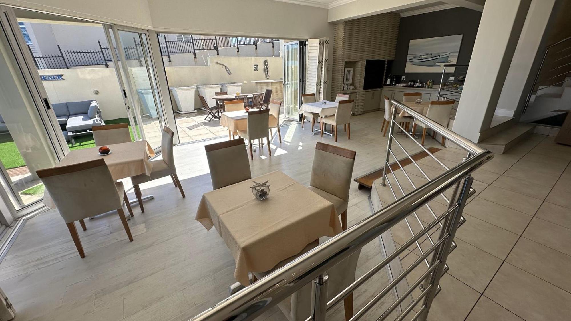 Oceansnest Guest House Bloubergstrand Exterior photo
