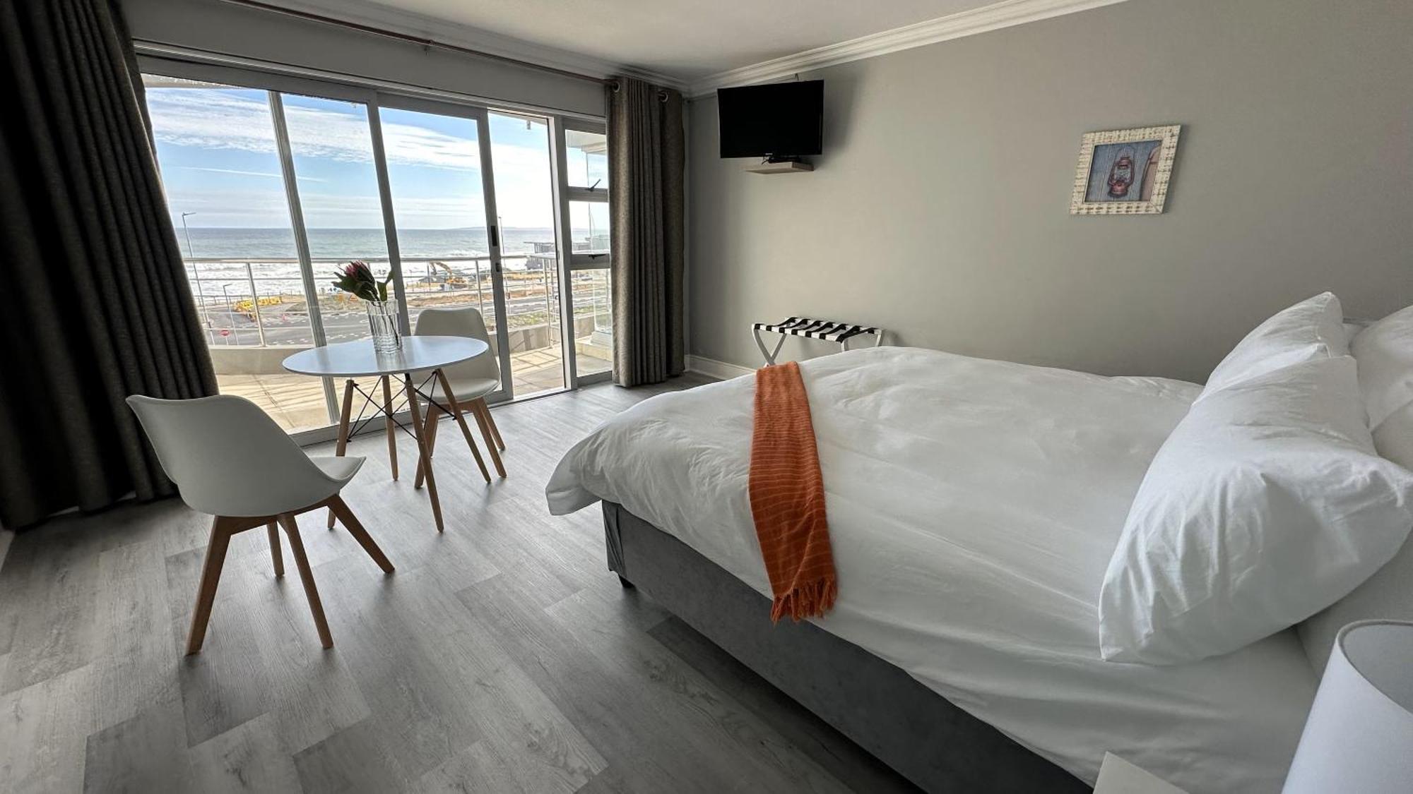 Oceansnest Guest House Bloubergstrand Exterior photo
