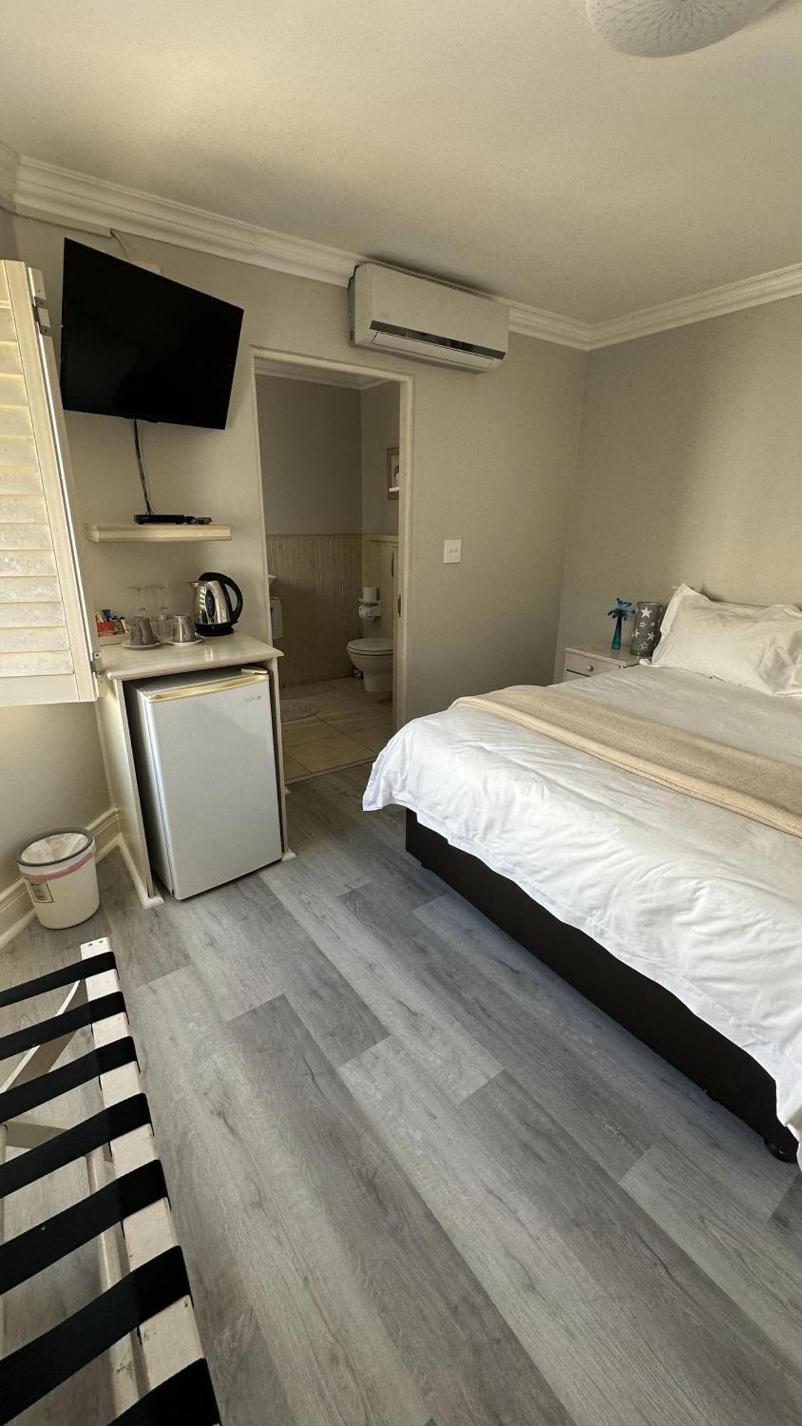 Oceansnest Guest House Bloubergstrand Exterior photo