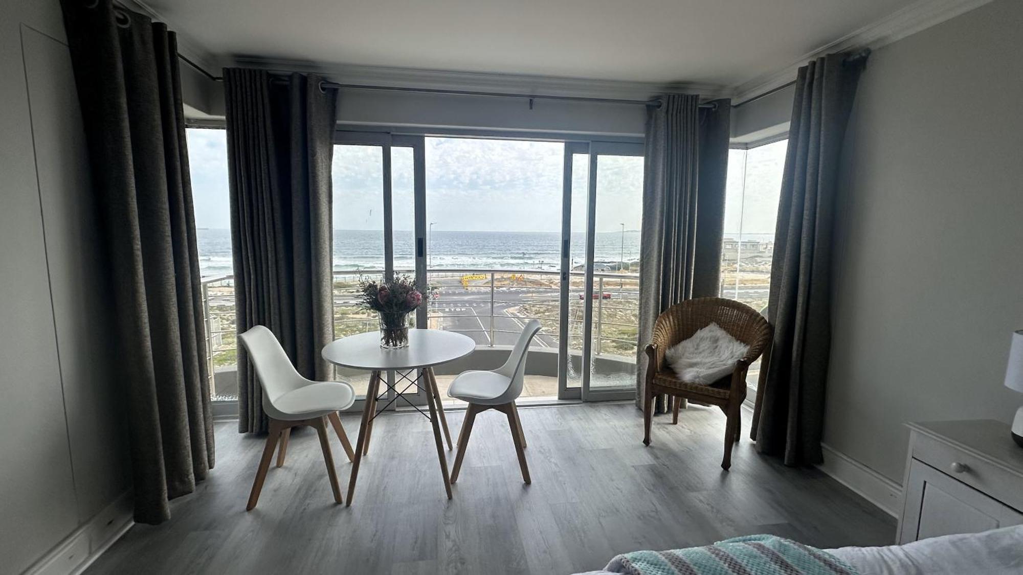 Oceansnest Guest House Bloubergstrand Exterior photo