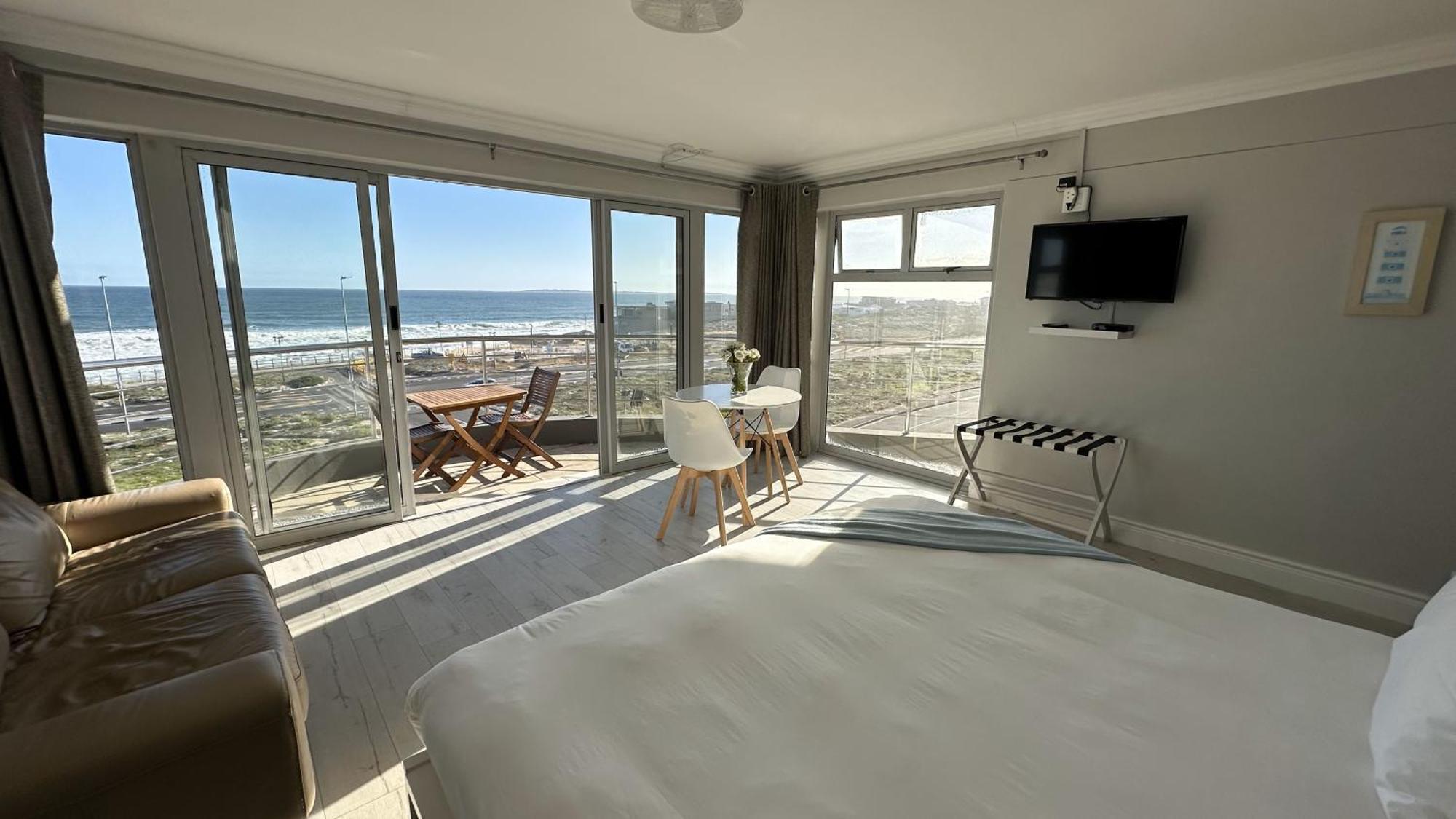 Oceansnest Guest House Bloubergstrand Exterior photo
