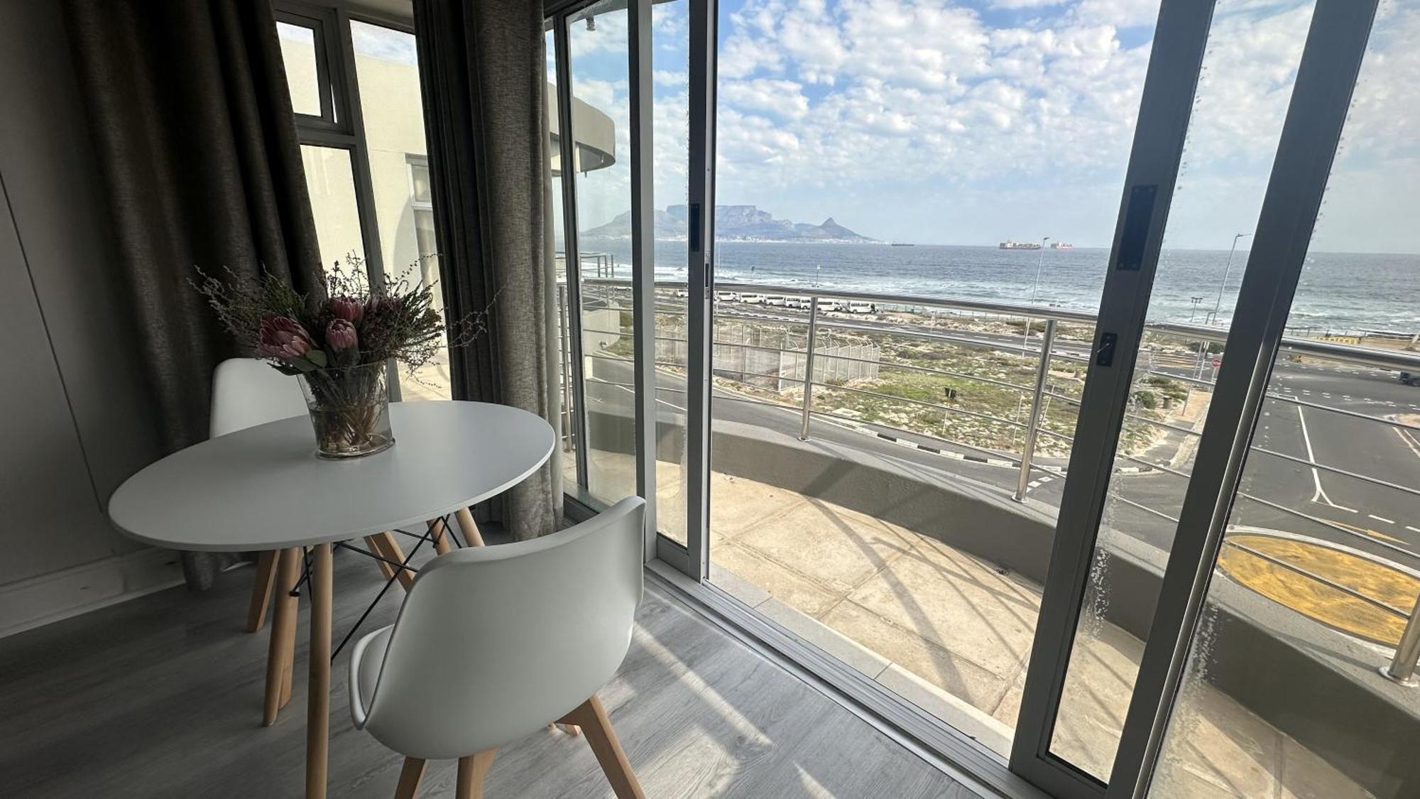 Oceansnest Guest House Bloubergstrand Exterior photo