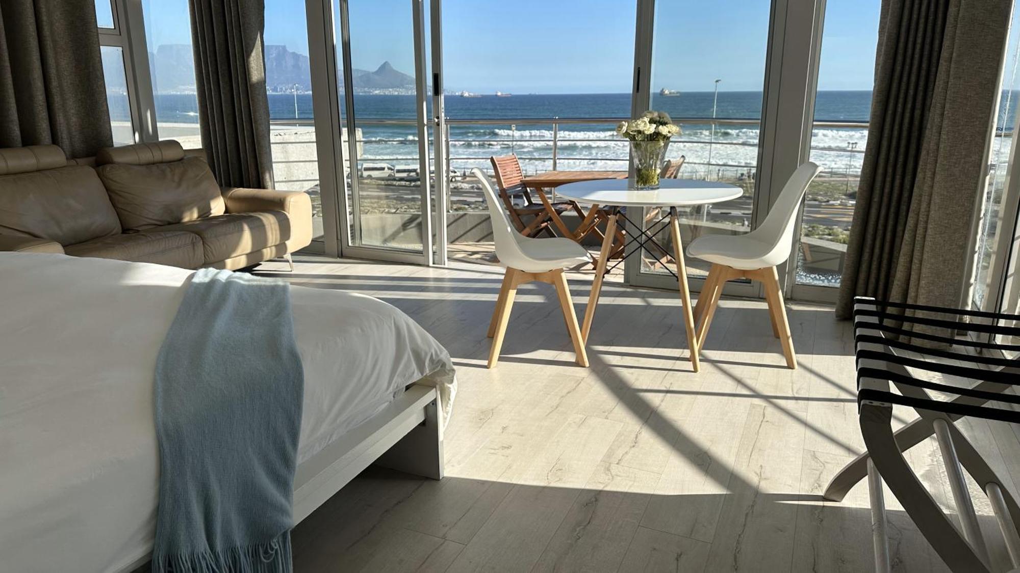 Oceansnest Guest House Bloubergstrand Exterior photo
