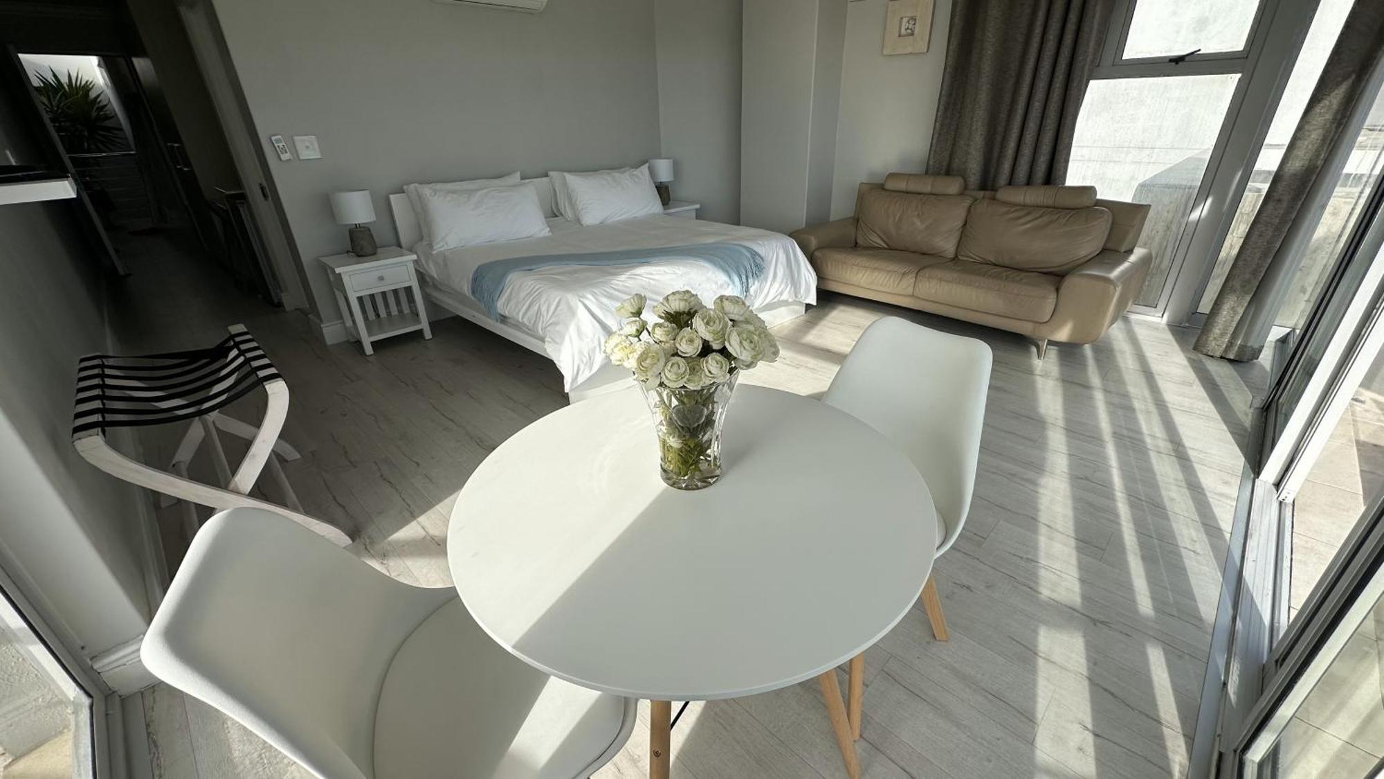 Oceansnest Guest House Bloubergstrand Exterior photo