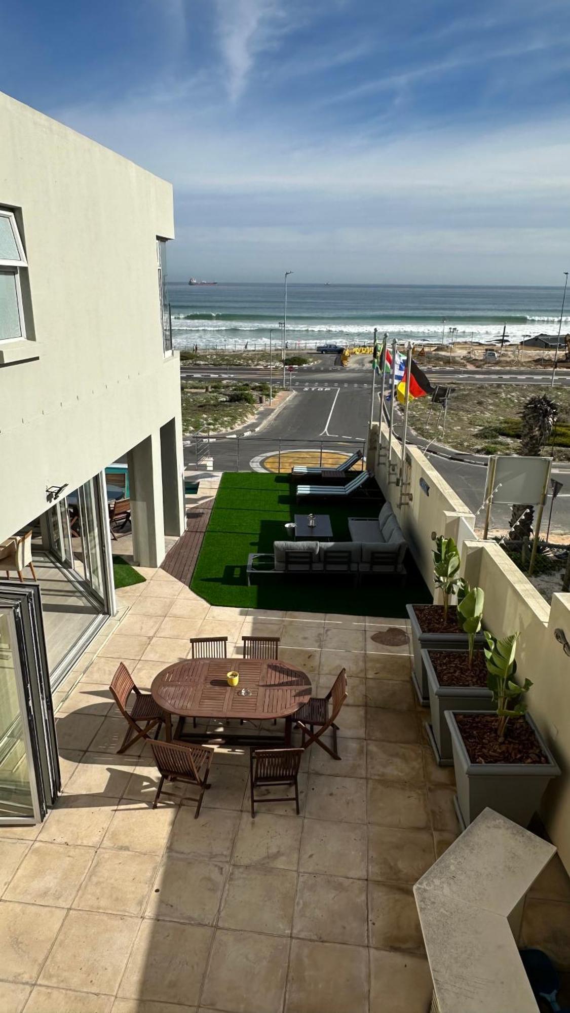 Oceansnest Guest House Bloubergstrand Exterior photo